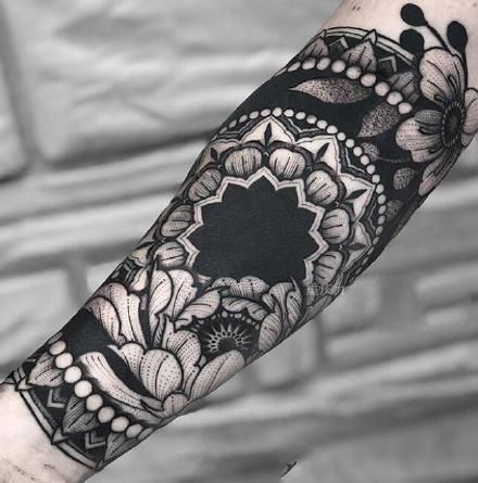 好看的一组黑灰色包小臂梵花纹身图案