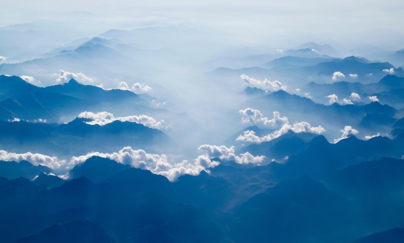 高耸入云的山脉图片(13张)