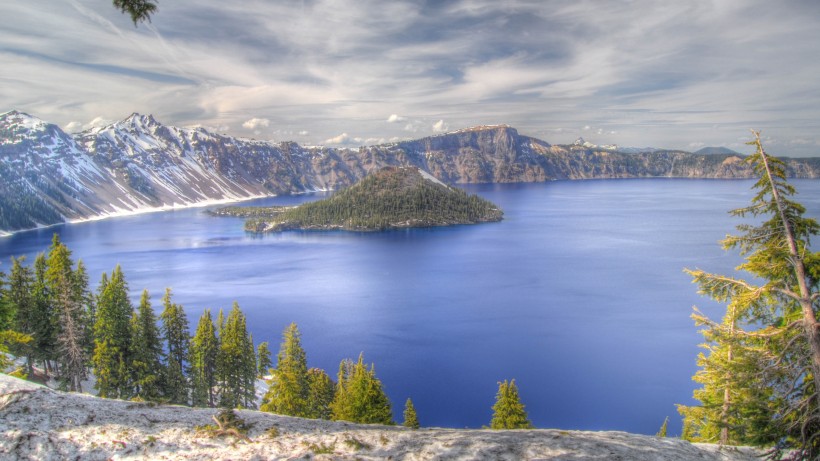 美国火山口湖自然风景图片(8张)