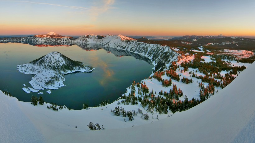 美国火山口湖自然风景图片(8张)
