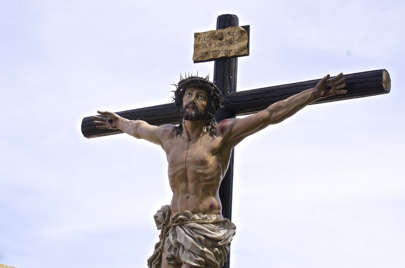 十字架上的耶稣图片(14张)