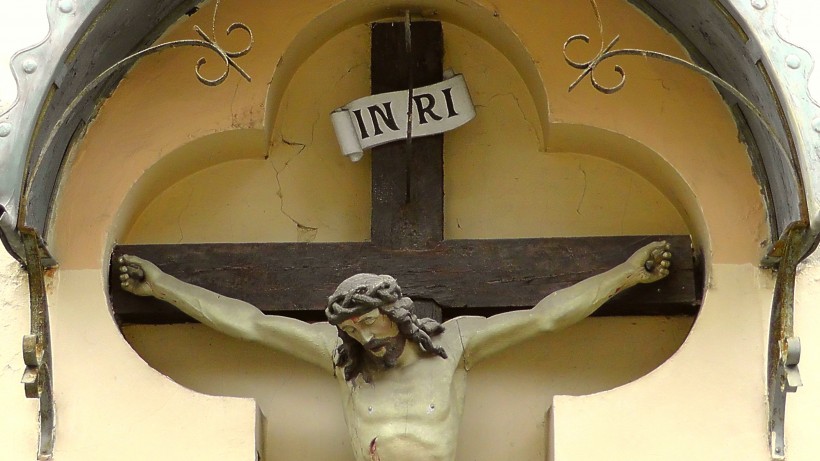 十字架上的耶稣图片(14张)