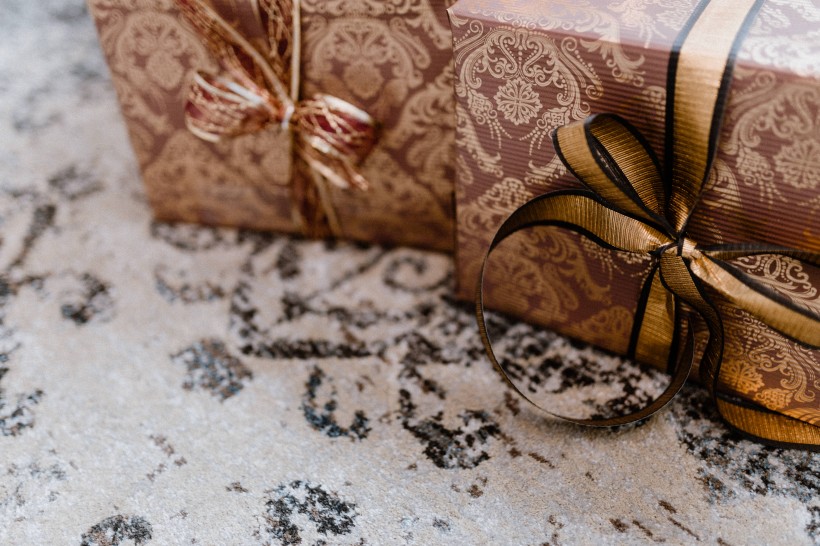 绑着金色丝带的礼物盒图片(10张)