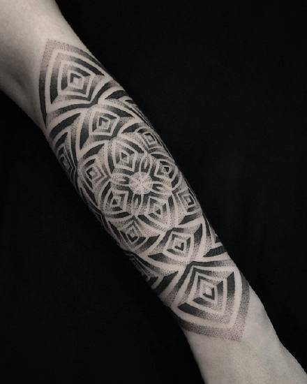 小臂梵花纹身：小臂位置的9张点刺梵花纹身图案