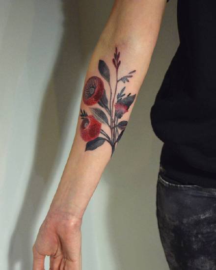 小臂花卉纹身：小臂胳膊上很漂亮的花朵纹身图片