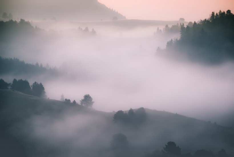 雾天的山林图片(11张)