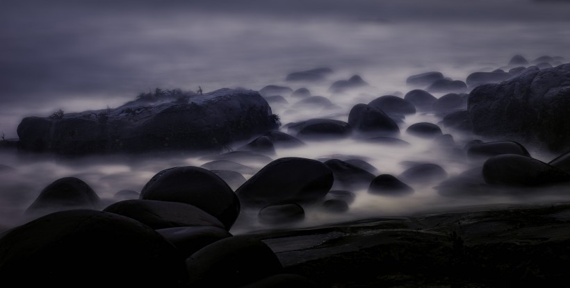海边的黑色鹅卵石图片(12张)