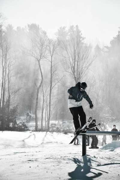 滑雪的青年图片(12张)
