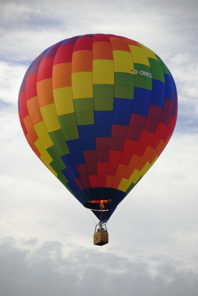 空中飘荡的热气球图片(13张)