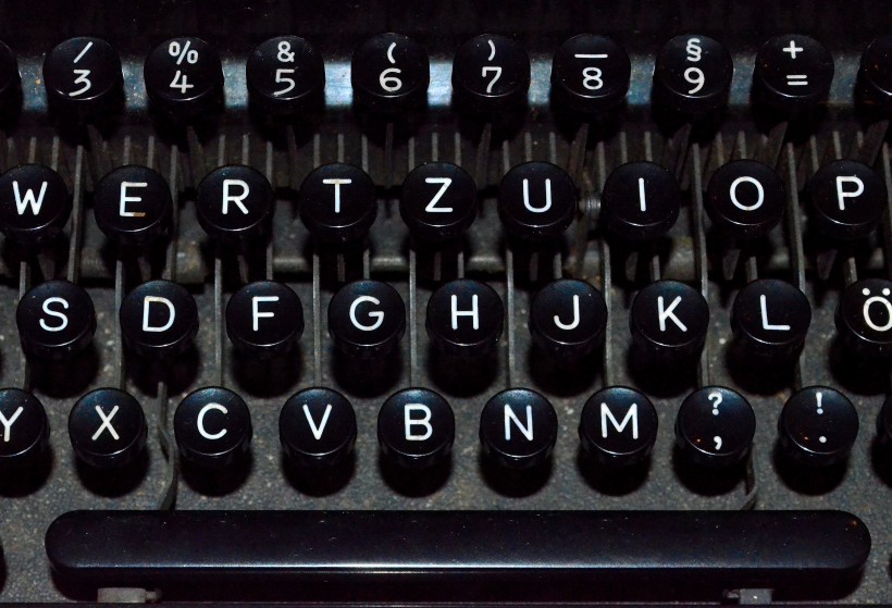 老式打字机上的键盘特写图片(13张)