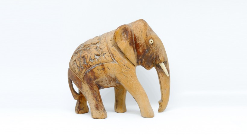 大象雕刻小摆件图片(9张)