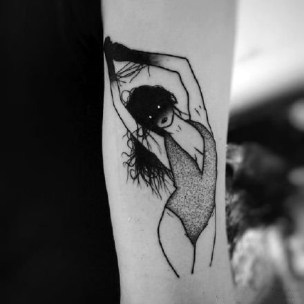 来自国外的9张暗黑系少女纹身作品图片