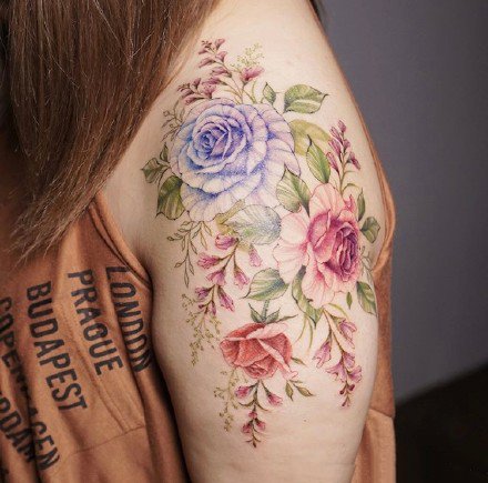 漂亮的一组9张彩色飞针花朵纹身图案