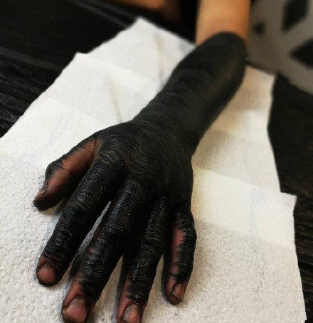 极致黑色的一组黑臂黑指黑腿纹身作品