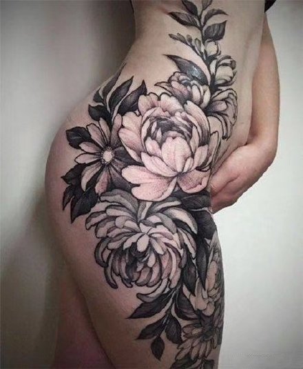 性感女性的侧腰大腿部纹身作品图片