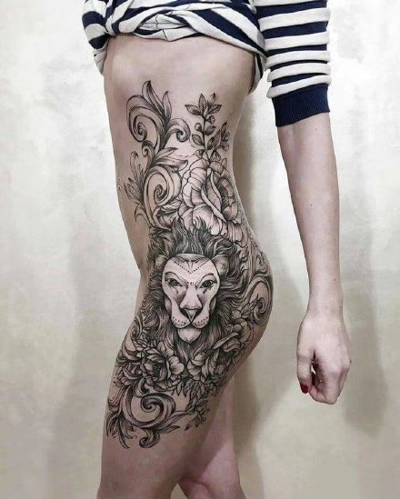 性感女性的侧腰大腿部纹身作品图片