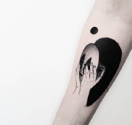 独一无二的创意黑灰设计纹身图片