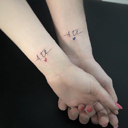 适合情侣和姐妹的几款小清新纹身图案