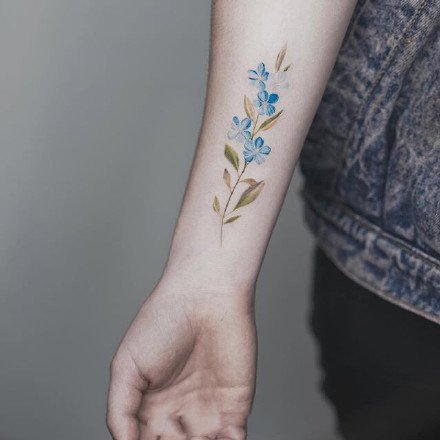 小臂素花纹身 9款女生小臂的小清新素花纹身图片