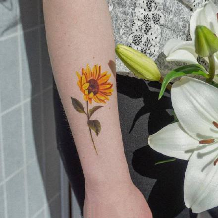 女生小臂小清新的9款花朵纹身图案