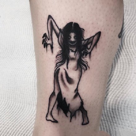 腿部个性的9款暗黑女郎纹身图片