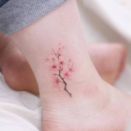 一组女生小清新感的脚踝彩色纹身图案