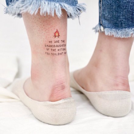 一组女生小清新感的脚踝彩色纹身图案