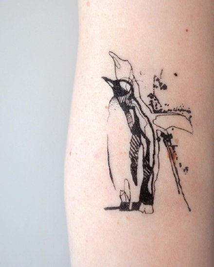 企鹅纹身 9款好看的几何线条企鹅纹身图片