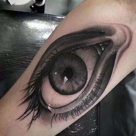 眼睛纹身 超逼真的9款写实黑灰大眼睛纹身图案