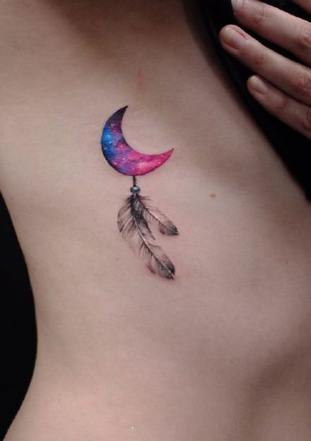 九款美丽的月亮小纹身图案欣赏