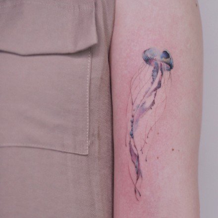 纹身水母图 9款神秘梦幻的小清新水母纹身图案