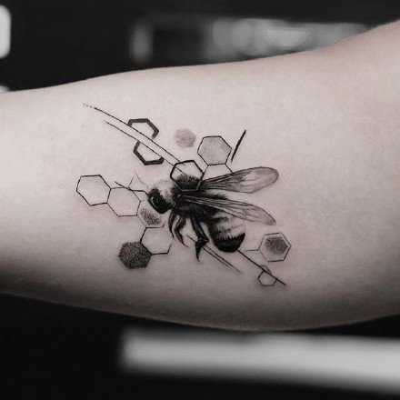蜜蜂纹身 9款勤劳的小蜜蜂纹身图片赏析