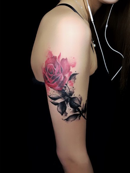 唯美女生纹身 18款唯美的彩色花朵纹身图案
