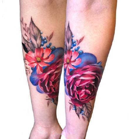一组彩色美丽的花朵女生纹身图案参考