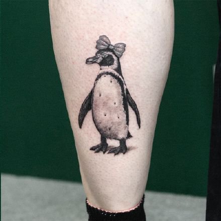 一组情侣，企鹅，插画风，暗黑纹身图案