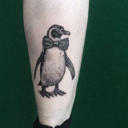 一组情侣，企鹅，插画风，暗黑纹身图案