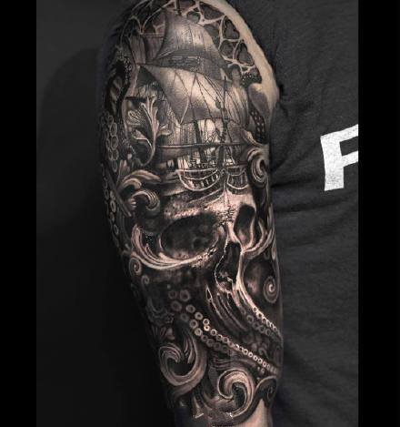 大臂写实纹身 欧美9款包大臂的黑灰写实纹身图片