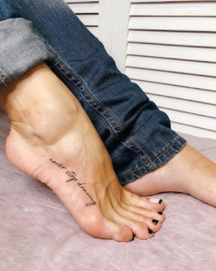 脚背纹身 18款脚背部的小清新纹身图片