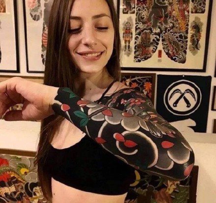 美女花臂图 9款女生的大花臂纹身图片欣赏