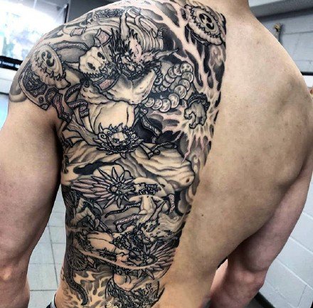 四款传统的男性半背纹身作品图案