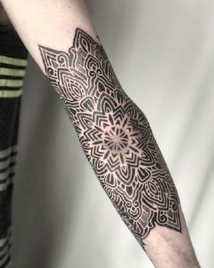 手肘纹身 小臂手肘处的9款黑色点刺梵花纹身图片