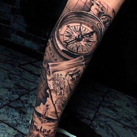 指南针纹身 手臂上的包臂写实指南罗盘黑臂纹身图案
