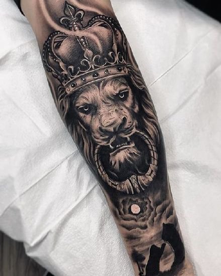 包大臂和小臂的9款黑灰色写实狮子纹身图案