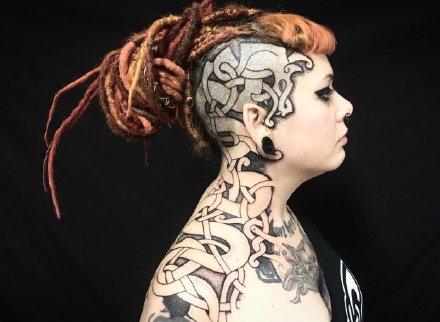 一组盾女维京人的纹身图案作品欣赏