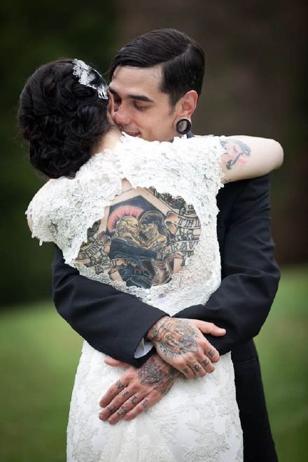 纹身新娘 那9款嫁给爱情的穿婚纱的纹身女郎图片