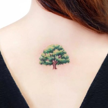 小树纹身 活力盎然的9张小清新的绿色小树纹身图片