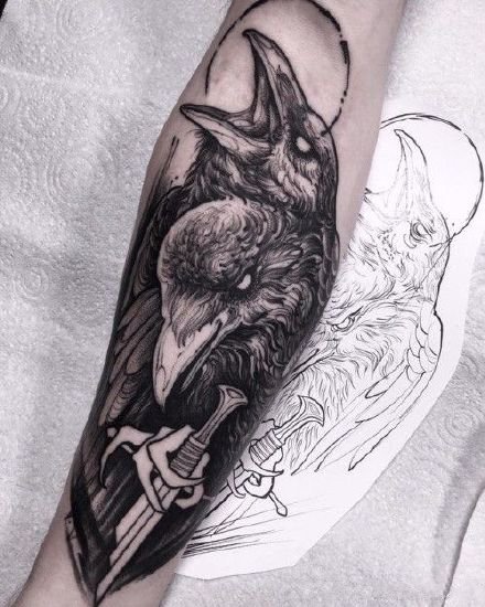 暗黑系的9款黑色乌鸦纹身图案作品
