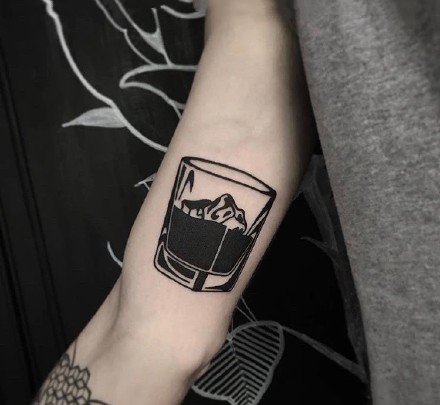 喝酒人士钟意的酒杯啤酒等纹身图片