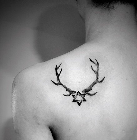 小鹿角纹身 黑色的9款小鹿角纹身图片