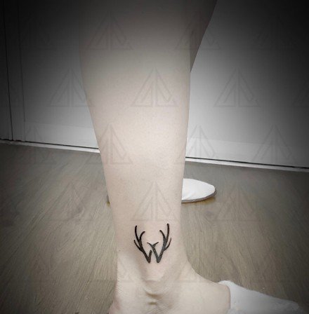 小鹿角纹身 黑色的9款小鹿角纹身图片